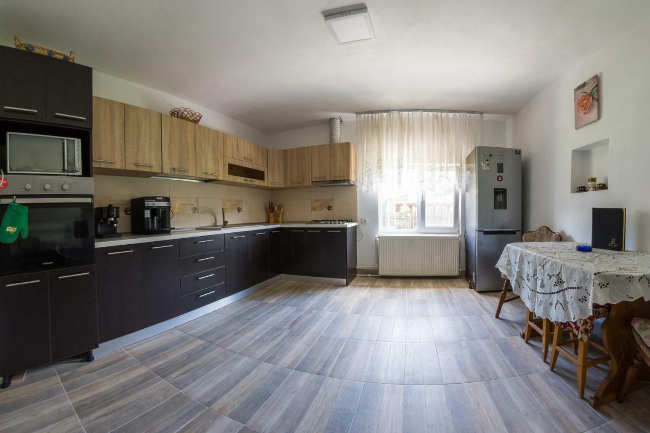 Casa De Vacanta Marya Baia de Fier Εξωτερικό φωτογραφία