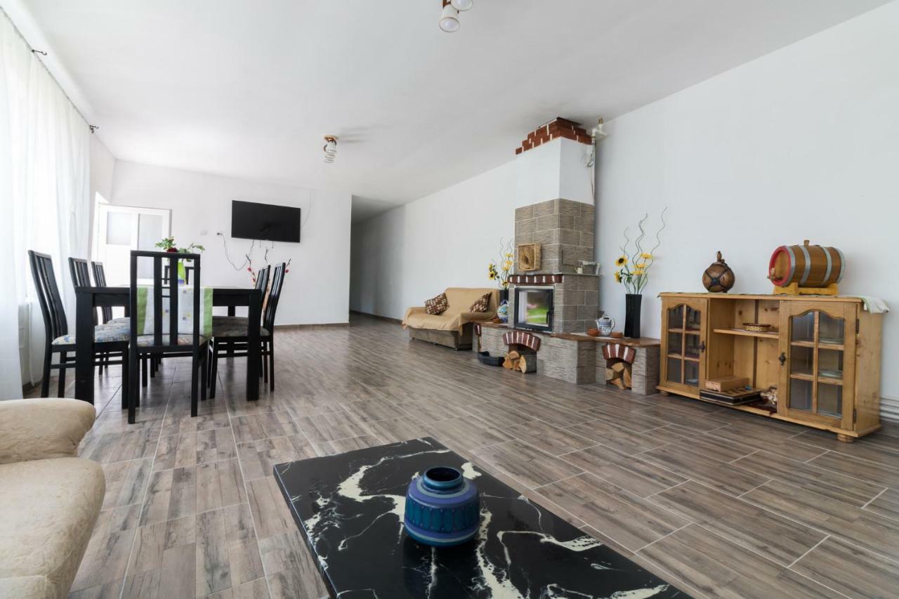 Casa De Vacanta Marya Baia de Fier Εξωτερικό φωτογραφία