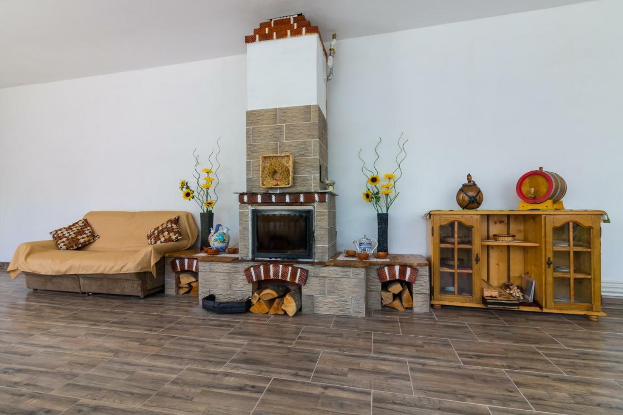 Casa De Vacanta Marya Baia de Fier Εξωτερικό φωτογραφία